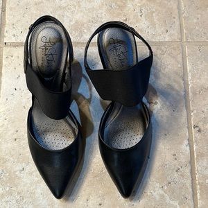 Women’s Life Stride black dress shoes, size 10M